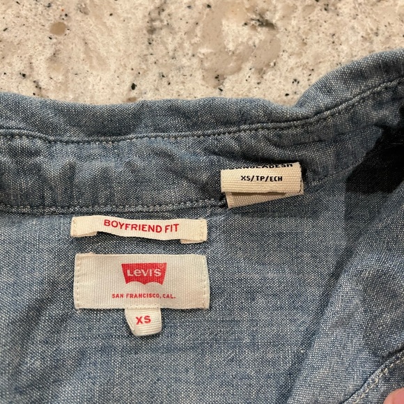 NWOT Levi’s boyfriend fit tank, Rosie the Riveter - Picture 2 of 4